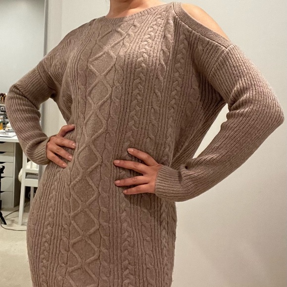 Express Cable Knit Shoulder sweater dress - Picture 2 of 8